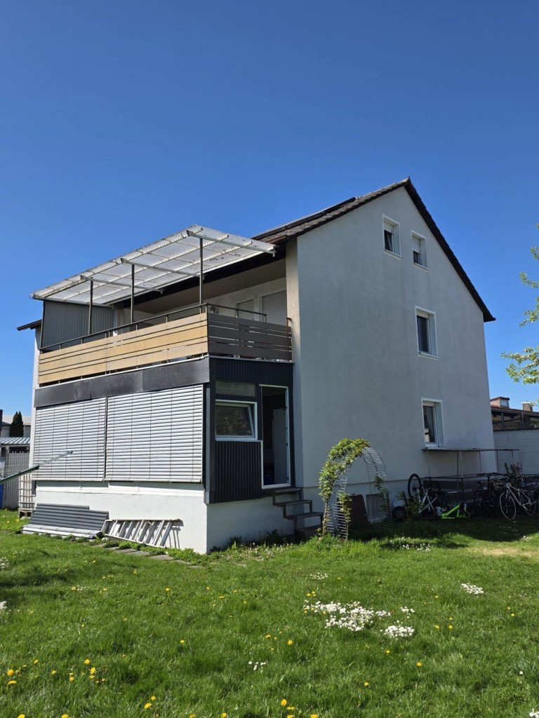 Hausansicht Crailsheim Mehrfamilienhaus Vielseitiges Zwei- bis Dreifamilienhaus - Einbauk�che - Carport - Balkon, Wintergarten und Terrasse