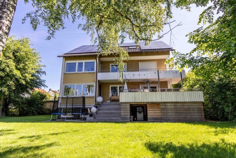 au�enansicht Sindelfingen Mehrfamilienhaus Wundersch�nes 2-3 Fam.-Haus mit Traumgarten in bester Wohnlage - verkauft -