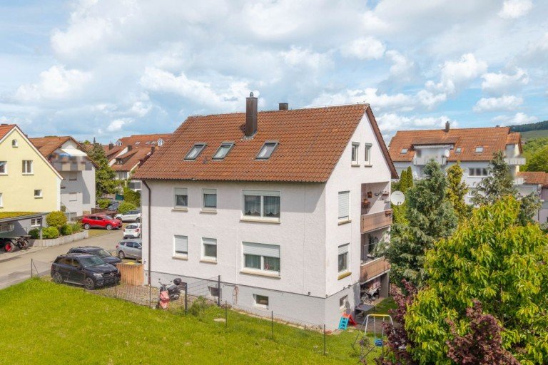 Hausansicht Oberstenfeld Mehrfamilienhaus Solide Kapitalanlage: 3-Familienhaus in gefragter Lage von Oberstenfeld