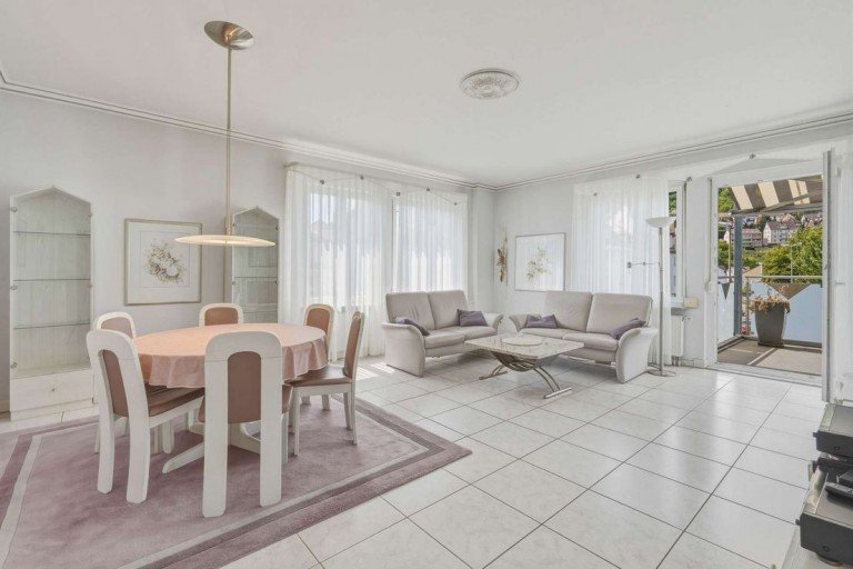 Wohnzimmer Geislingen an der Steige Etagenwohnung Top-Lage in Geislingen an der Steige � Gro�z�gige 4-Zimmer-Wohnung mit Balkon und Garage