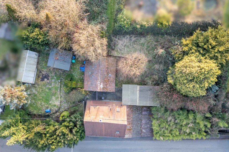 Grundst�ck Weissach im Tal Einfamilienhaus VIEL POTENZIAL - Gro�es Grundst�ck mit sanierungsbed�rftigem Haus - ca. 70m�