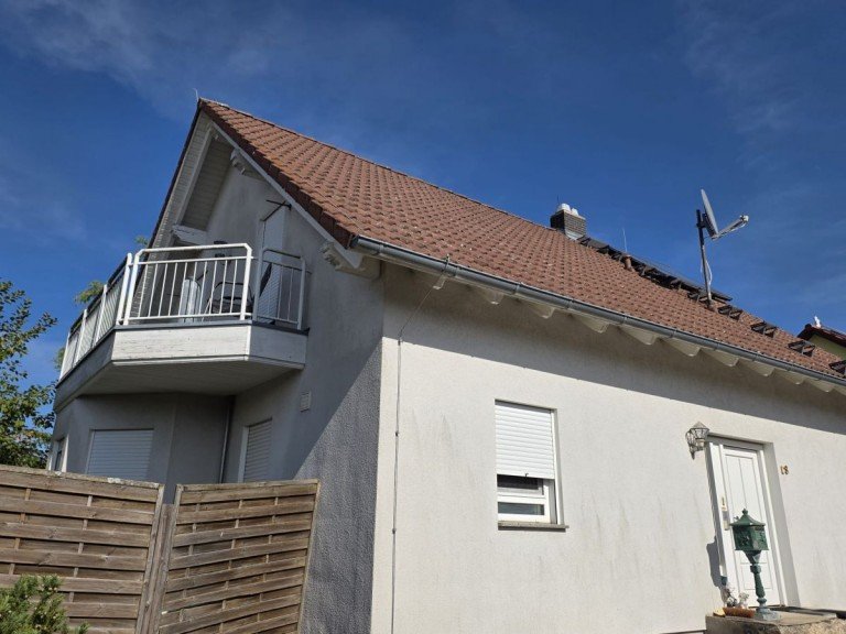 Hausansicht Murrhardt Einfamilienhaus Ein Zuhause mit Charme: Einfamilienhaus mit Galerie, Balkon, Terrasse und Garage
