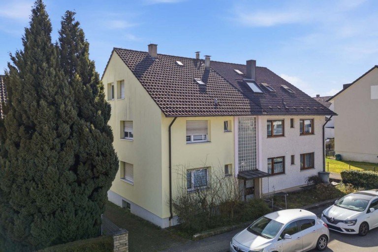 Hausansicht Remseck - Aldingen Mehrfamilienhaus Solide Kapitalanlage - 3-Familienhaus in bester Lage- 3 Balkone - 3 Garagen - 3 Keller