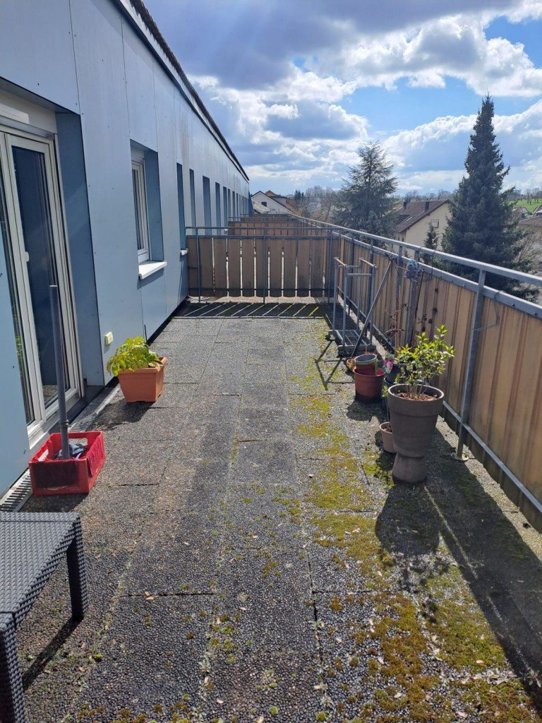 Dachterrasse Backnang Etagenwohnung Charmante Wohnung mit gro�er Dachterrasse mit Panoramablick mit Einbauk�che und KFZ-Stellplatz