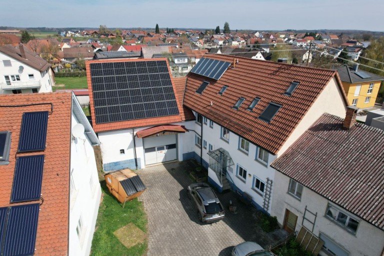 Innenhof Gerstetten Mehrfamilienhaus Gro�z�giges Zweifamilienhaus mit gro�em Garten, PV-Anlage & viel Potenzial
