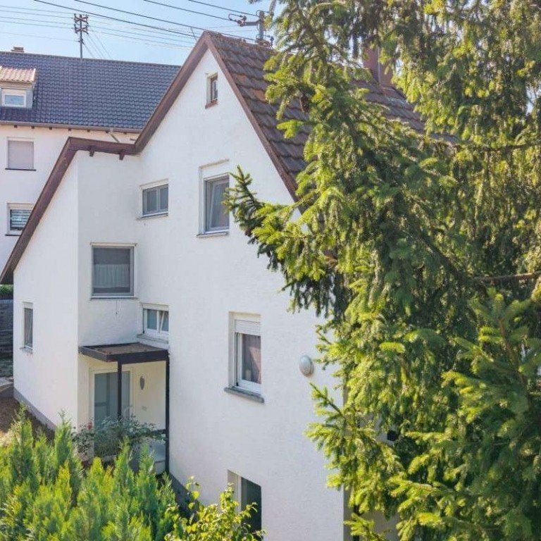 Hausansicht Backnang Einfamilienhaus Sofort einziehen & wohlf�hlen: Renoviertes Einfamilienhaus � Garten � Terrasse � beliebte Wohnlage