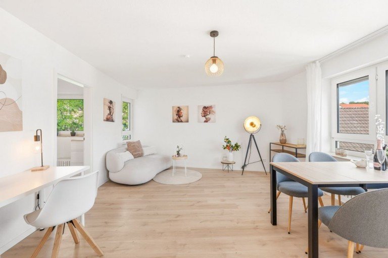Wohnbereich Esslingen Etagenwohnung Sonne im Herzen: bezugsfreie, ruhige 2-Zi.-Wohnung mitten in ES-City (echte Bilder, keine KI !)