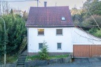 Bild (a3d292c428e8a1a9930010055e636329): VIEL POTENZIAL - Gro�es Grundst�ck mit sanierungsbed�rftigem Haus - ca. 70m�