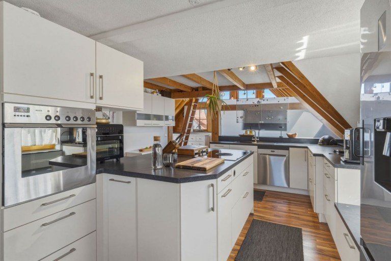K�che Murrhardt Dachgeschosswohnung Zentral wohnen, den Murrblick genie�en � besondere Dachgeschosswohnung - Dachterrasse - Einbauk�che