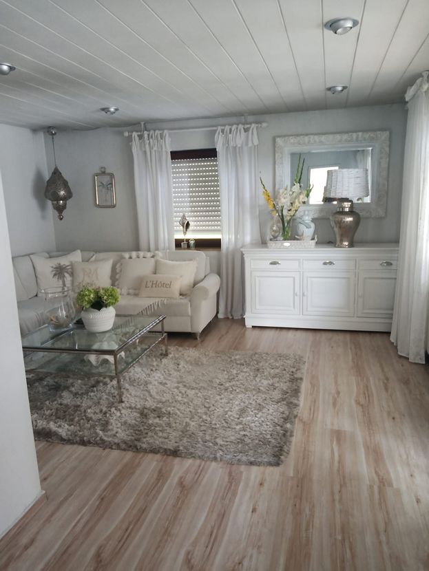 Wohnzimmer EG Mehrfamilienhaus Erdmannhausen