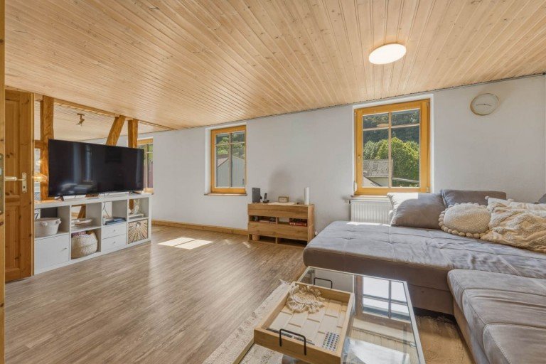 Wohnzimmer Lauterstein Einfamilienhaus Modernisiertes Einfamilienhaus mit Solaranlage - Garten - Garage - Einbauk�che - Partyraum