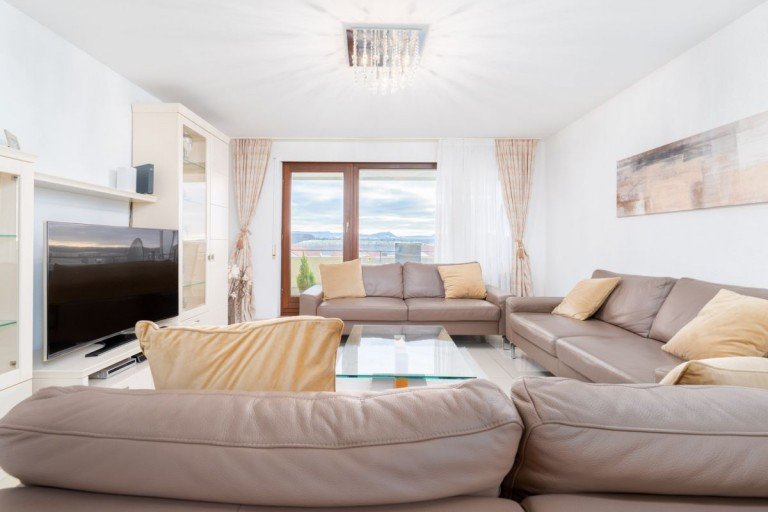 Wohnzimmer Reichenbach an der Fils Etagenwohnung Moderne barrierefreie Wohnung mit TOP Ausblick - verkauft! -