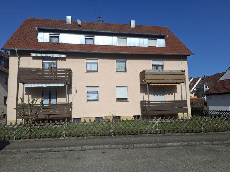 Hausansicht Murrhardt Dachgeschosswohnung 3-Zimmer-Wohnung mit Einbauk�che und Kellerraum